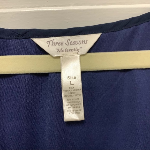 Three Seasons Maternity navy blouse Large - Picture 3 of 6
